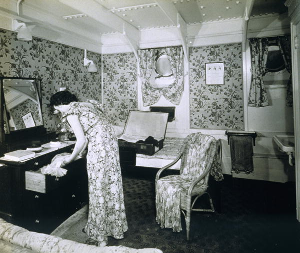 View of a cabin aboard the ''SS Ausonia'' (b/w photo)  von English Photographer