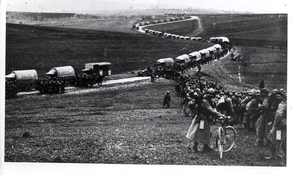 The Sacred Road, 1916 (b/w photo)  von French Photographer