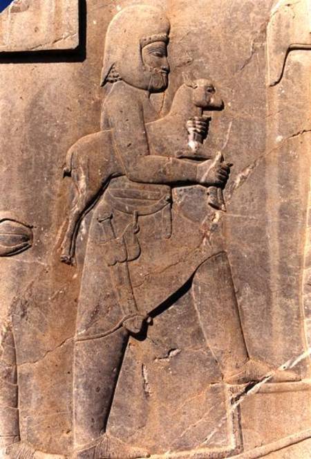A Mede carrying a sacrificial lamb up the eastern stairway of the south portico of Darius' palace von Achaemenid