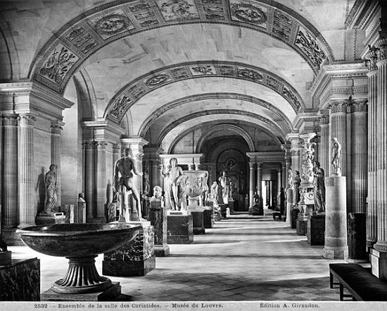 View of the Caryatids'' room in the Louvre Museum, c.1900-04 von Adolphe Giraudon