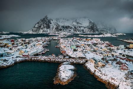 Dämmerung in Henningsvær