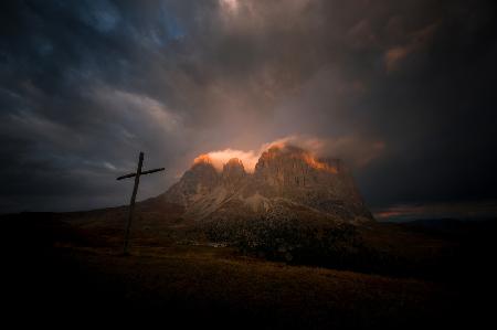 Sonnenaufgang am Sellajoch (Dolomiten)