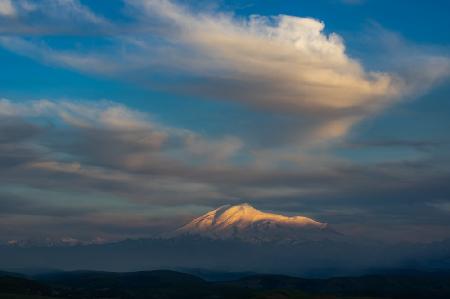 ELBRUS UND DIE WOLKE