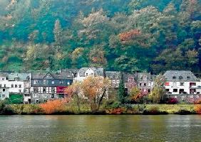 Haüserfront an der Mosel 2005