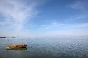 Blauer Himmel über der Ostsee