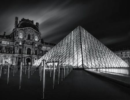 Louvre bei Nacht