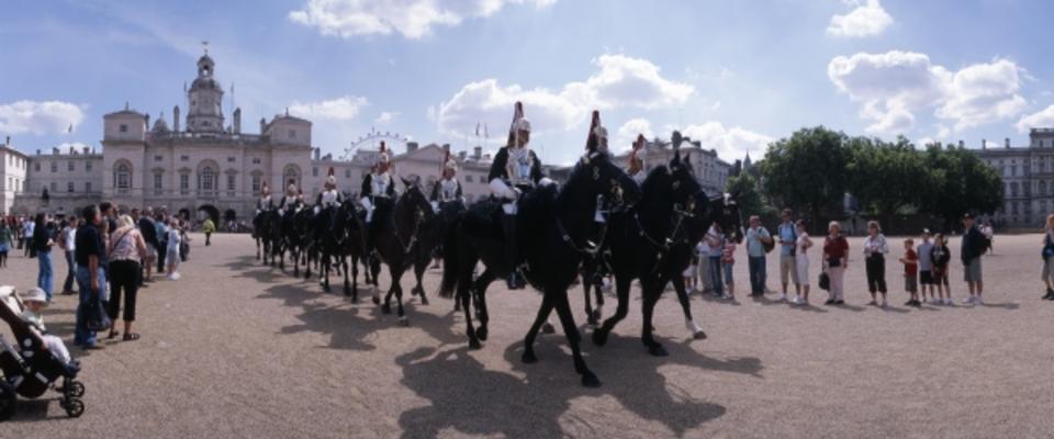 Wachwechsel in London zu Pferd von Christopher Timmermann