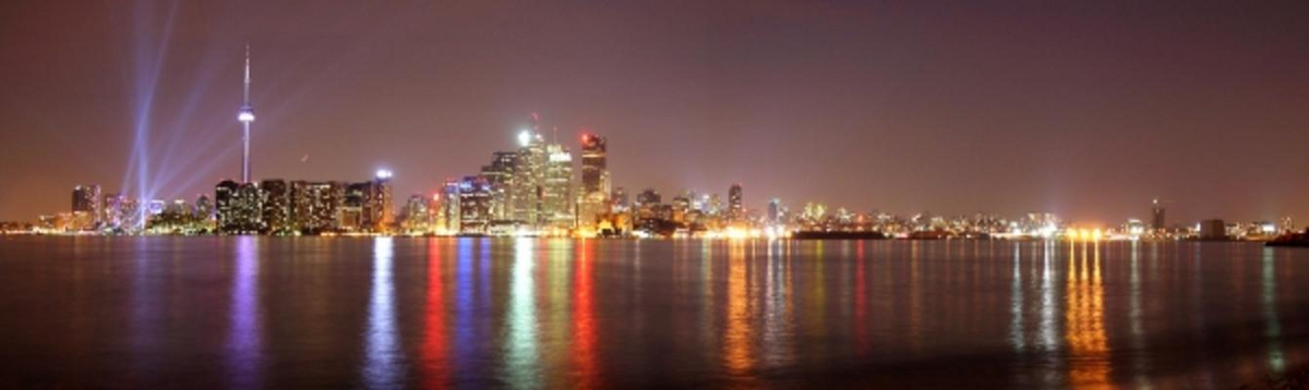 Toronto Skyline by night von Fabian Schneider