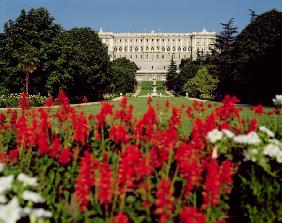 Palacio Real from the gardens, begun in 1738 (photo) 