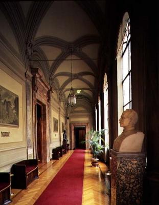 The first floor loggia, designed by Giuliano da Sangallo von Giuliano Giamberti da Sangallo