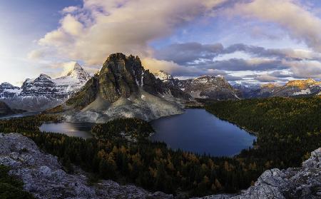 Sonnenaufgang am Mt. Assiniboine