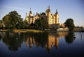 Schweriner Schloss im Abendlicht