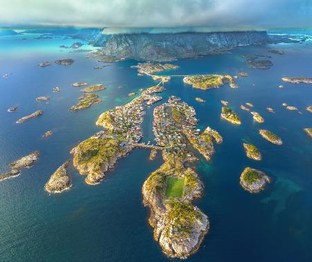 Henningsvær im Sommer