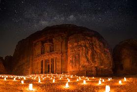 Petra bei Nacht