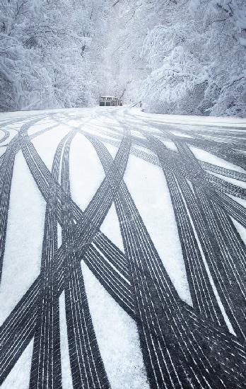 Radspuren im Schnee