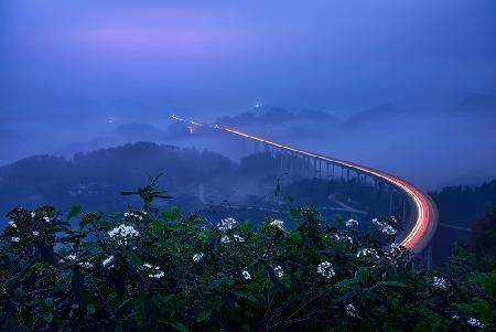 Brücke in der Blauen Stunde