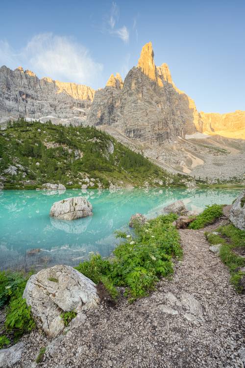 Morgens am Lago di Sorapis in den Dolomiten von Michael Valjak