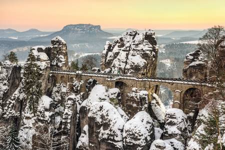 Basteibrücke Sächsische Schweiz an einem Winterabend