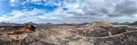 Strasse zum Vulkan, Vulkanlandschaft auf Lanzarote, Kanarische Inseln, Spanien 2021