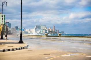 Walk am Malecón in Havana, Cuba 2020