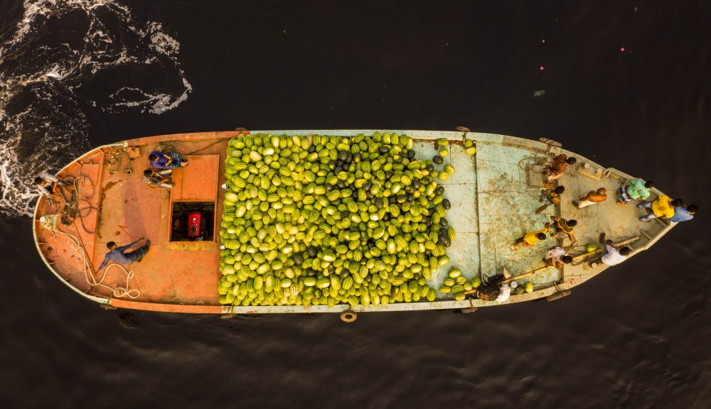 Früchte tragendes Frachtschiff von Mostafijur Rahman Nasim