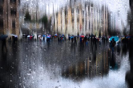 Verkäufer von farbigen Regenschirmen