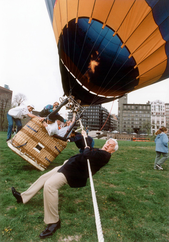 Actor Leslie Nielsen in Oslo for release of his film NAKED GUN 33 1/3: THE FINAL INSULT von 