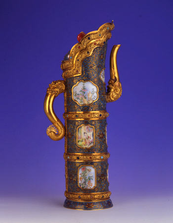 A Magnificent Imperial Gold, Cloisonne And Beijing Enamel Ewer, Duomuhu, Engraved Qianlong Four-Char von 