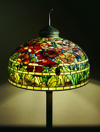 An Oriental Poppy Leaded Glass Floor Lam - Artist Christies Artist als  Kunstdruck oder Gemälde.