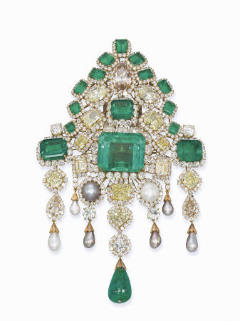 A Spectacular Emerald, Diamond And Pearl Brooch Mounted In 18k Gold von 