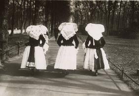 Berlin,Spreewaelder Ammen im Tiergarten