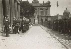 Berlin,Wachabloesung Neue Wache/Haeckel