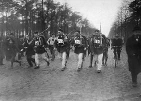 Etappe des Armeegepaeckmarsches in Berlin