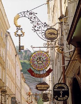 Ornate signs in Getreidegasse (photo) 