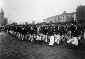 Start des Armeegepaeckmarsches in Berlin