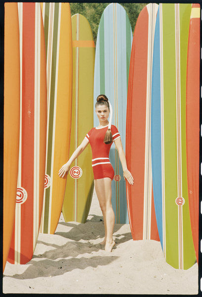 Actress Wende Wagner with surfboards on the beach in Malibu von Orlando Suero