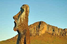 Aus Vulkangestein gemeißelte Statue