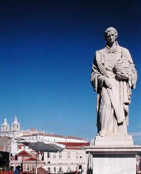 Statue of St Vincent with the Monastery of San Jeronimo in the background