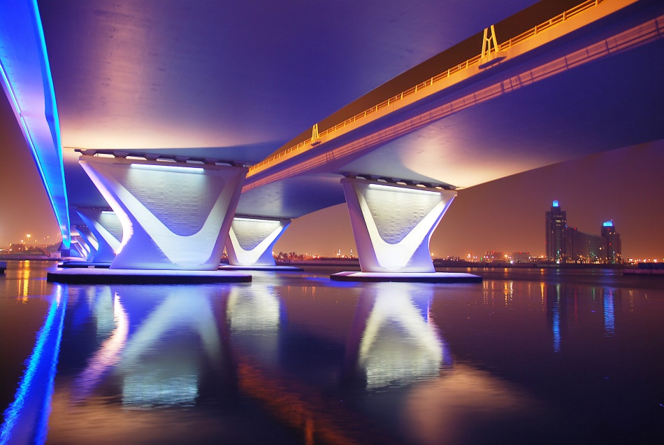 Al-Garhoud-Brücke,Nacht von Robert Work