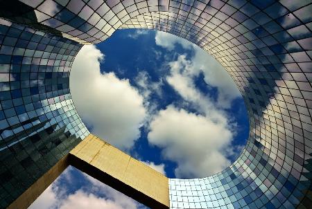 Glas und Himmel