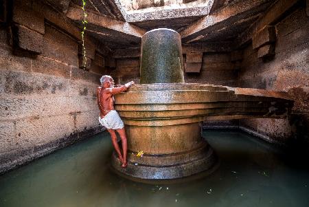 Priester von Badavi Linga Hampi