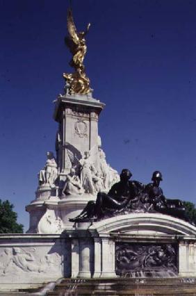 Victoria Monument designed by Sir Aston Webb (1849-1930)