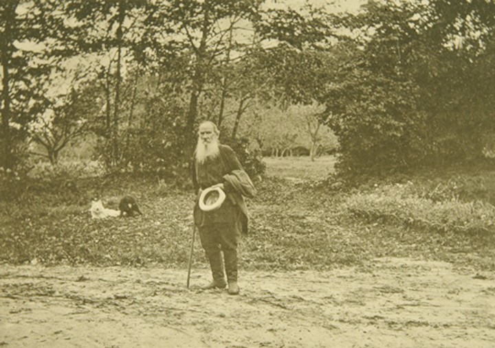 Lew Tolstoi auf dem Spaziergang in Jasnaja Poljana von Sophia Andreevna Tolstaya