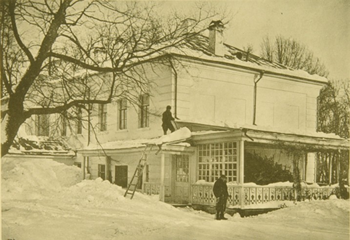 Tolstois Haus in Jasnaja Poljana im Winter von Sophia Andreevna Tolstaya