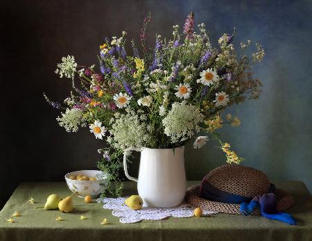 Stillleben mit Wiesenblumen