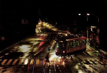 Straßenbahn bei Nacht